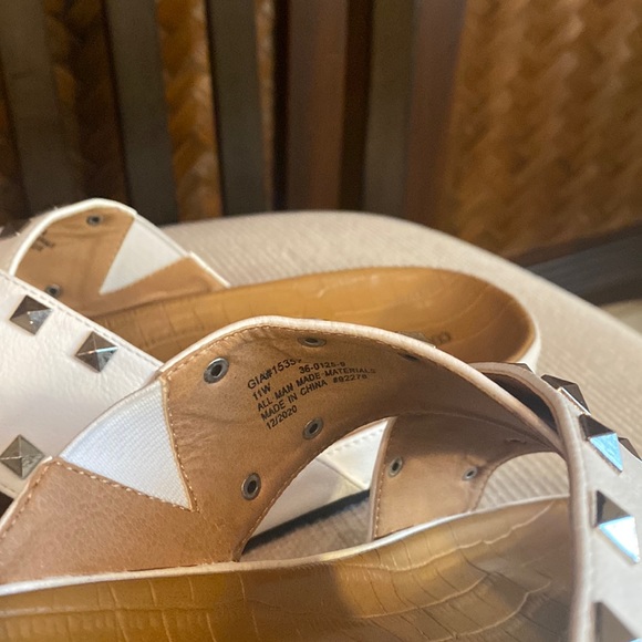 COMFORTVIEW - Gia Studded Sandal White 11W NWOB - Picture 7 of 7